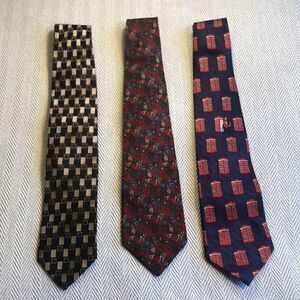- Tie bundle of 3 ties Preworn Used